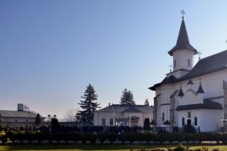Înmormântarea IPS Eftimie Luca, Arhiepiscopul Romanului şi Bacăului