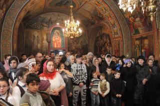 Sfântă Liturghie oficiată de IPS Părinte Mitropolit Teofan în Parohia Pietrişurile