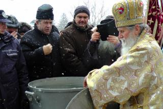 Slujbă arhierească de Bobotează, la Mănăstirea „Sfântul Ioan cel Nou” din Suceava