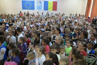 Întâlniri cu profesorul de joacă Leon Magdan, în Protoieria Moineşti