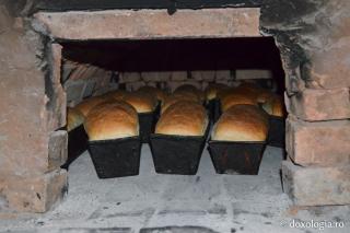 Coacerea pâinii la Mănăstirea Războieni