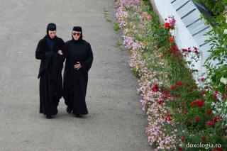 Lumina din întuneric: povestea maicii Teofana de la Războieni