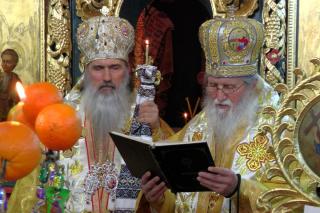 Liturghie cu doi arhierei, în localitatea natală a IPS Arhiepiscop Teodosie