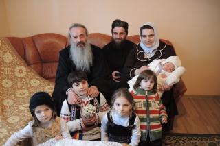 IPS Teofan a slujit Sfânta Liturghie şi slujba Botezului pentru prunca Mavra