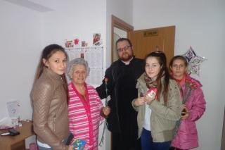Daruri şi mărţişoare pentru bătrânii de la Hârja