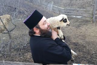 Este obligatoriu să mâncăm carne de miel la Paști?