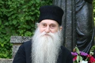 Ce puteți spune despre cei care merg și la Biserica Ortodoxă și la alte confesiuni?