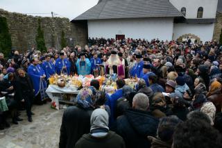 Prezenţă arhierească la Mănăstirea Hadâmbu