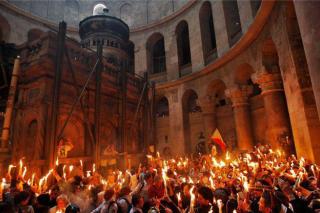 Potrivit tradiţiei de Sfintele Paşti, Lumina Sfântă de la Ierusalim va fi adusă în România