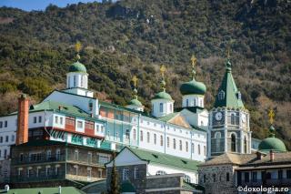 Mânăstirea este un mic cer al pământului şi este o cinste pentru toată lumea pământului