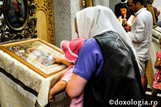 Dumnezeu se numeşte Tatăl nostru tocmai în înţelesul purtării Sale de grijă faţă de noi