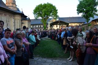 Slujba Privegherii la hramul Mănăstirii Neamţ