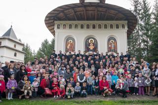 „Dacă nu vei fi sută la sută om al postului, al ascezei, al rugăciunii, nu poți fi dedicat iubirii aproapelui”