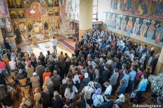 Căutați să fiți pomeniți la Liturghie