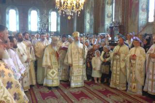 Slujbă de resfințire cu doi arhierei, la parohia Fântâna Mare