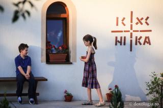 „Și pe cei din familie, şi pe cei din mănăstire, Dumnezeu vrea să-i facă sfinţi mari”