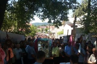 Procesiune cu icoana Maicii Domnului de la Trifeşti