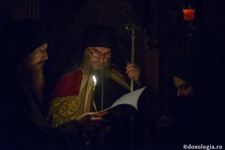 citire din carte la lumina lumânării