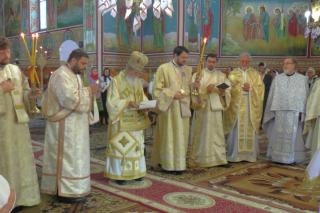 Liturghie arhierească la Frătăuţii Vechi