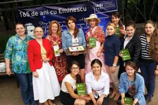Elevii seminarişti şi adamişti din Iaşi, prezenţi la Festivalul florilor de tei
