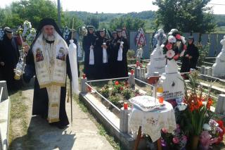Parastas pentru stareţa Mănăstirii Parincea