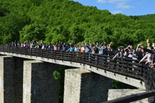 50 de tineri din Iași pornesc într-un pelerinaj pedestru la Sărbătorile Sfinților Nemțeni