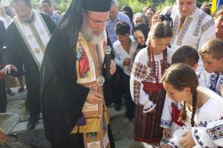 Piatră de temelie pentru o nouă biserică în Parohia Verșești