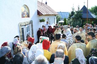 "Slujbă frumoasă" la resfinţirea bisericii din Talpa