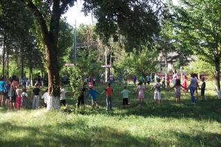 „Tabăra din pridvorul satului”, în parohia Comănești