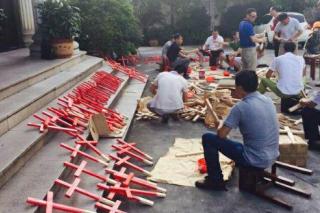 Catolicii chinezi și protestanții se unesc în campania de „purtare a crucilor pretutindeni” în semn de protest față de represiunile guvernului împotriva Bisericii