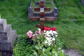 Mormântul mitropolitului Antonie de Suroj din cimitirul Brompton, Londra