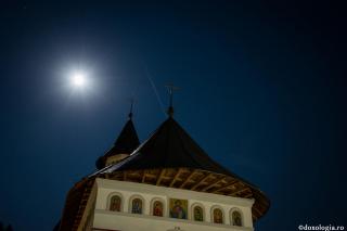 Slava omenească este precum luna de pe cer