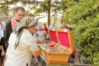 Seară de rugăciune lângă moaştele Sfinţilor Iosif şi Chiriac, în Parohia Poienița