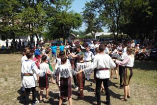 Şezătoare în vatra satului Poieniţa
