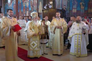 Liturghie arhierească și sfințire de pictură, în Parohia Bălăceana