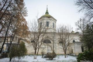 „Ca să o sfinţească curăţind-o cu baia apei prin cuvânt…”