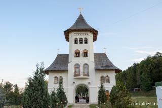 (Foto) Acasă la Sfântul Cuvios Onufrie de la Vorona