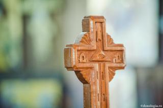 Să ne însemnăm cu semnul Crucii şi să înfruntăm viața