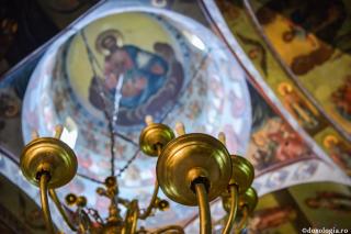Doar lumina lui Hristos poate alunga tot întunericul din om
