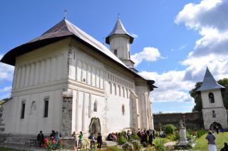 „Invităm pe toţi pelerinii la hramul mănăstirii noastre”