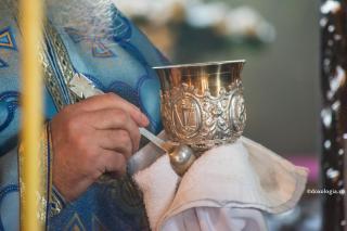În fața Preacuratelor Taine, chipul Elefteriei a devenit strălucitor