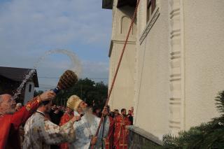 Biserica parohiei Răbâia din Protopopiatul Târgu Neamț, sfințită de Înaltpreasfințitul Teofan