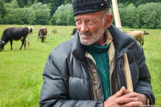 Pe sărac şi pe văduvă va primi şi calea păcătoşilor o va pierde (Ps. 145, 9)
