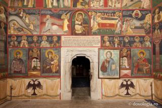(Foto) Frescele bisericii „Adormirea Maicii Domnului” din Borzeşti, Bacău