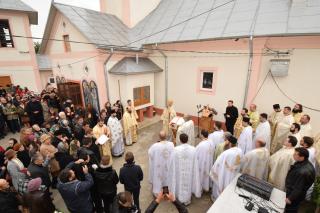 (Foto) Resfințirea Bisericii „Nașterea Maicii Domnului” – Trestiana