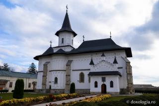 Catedrala Arhiepiscopală „Sfânta Parascheva” din Roman