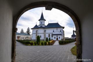 Catedrala Arhiepiscopală „Sfânta Parascheva” din Roman