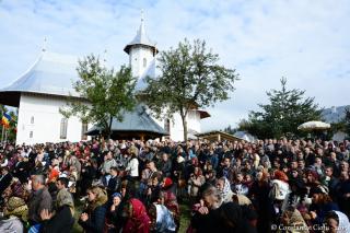 Cerul şi pământul s-au unit la resfinţirea bisericii din Moldoviţa