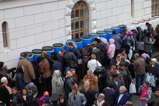 Agheasma mică pentru pelerinii Sfintei Parascheva