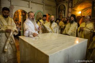 (Foto) Sfinţirea Bisericii „Sfinţii Arhangheli Mihail, Gavriil şi Rafail” Roşca din Iaşi